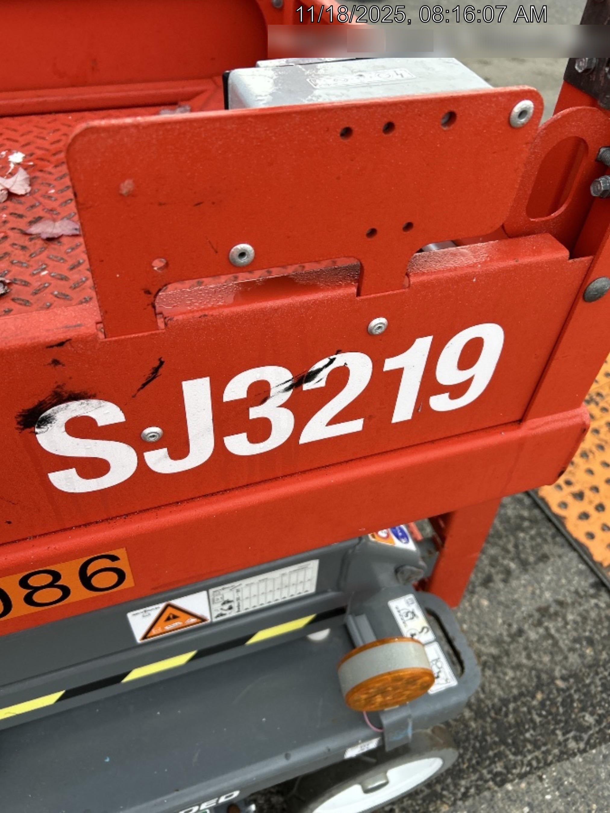 2020 Skyjack SJIII-3219 Solid NM Tires, Half height spring hinged entry gate, Dual Beacons, 800W Inverter