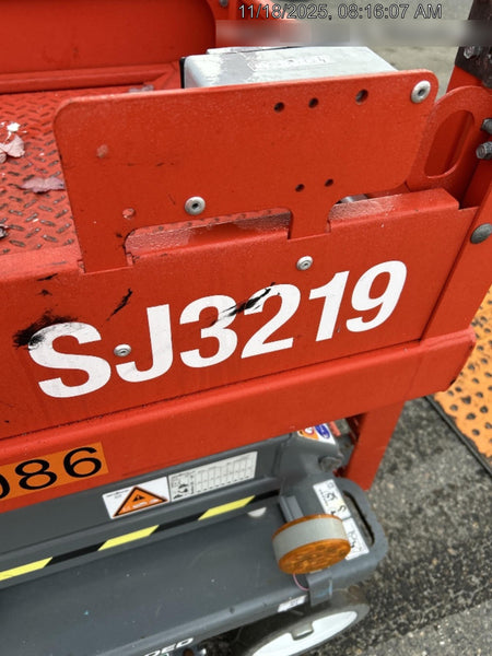 2020 Skyjack SJIII-3219 Solid NM Tires, Half height spring hinged entry gate, Dual Beacons, 800W Inverter