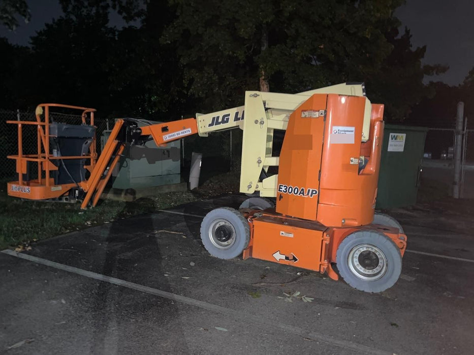 2019 JLG E300AJP