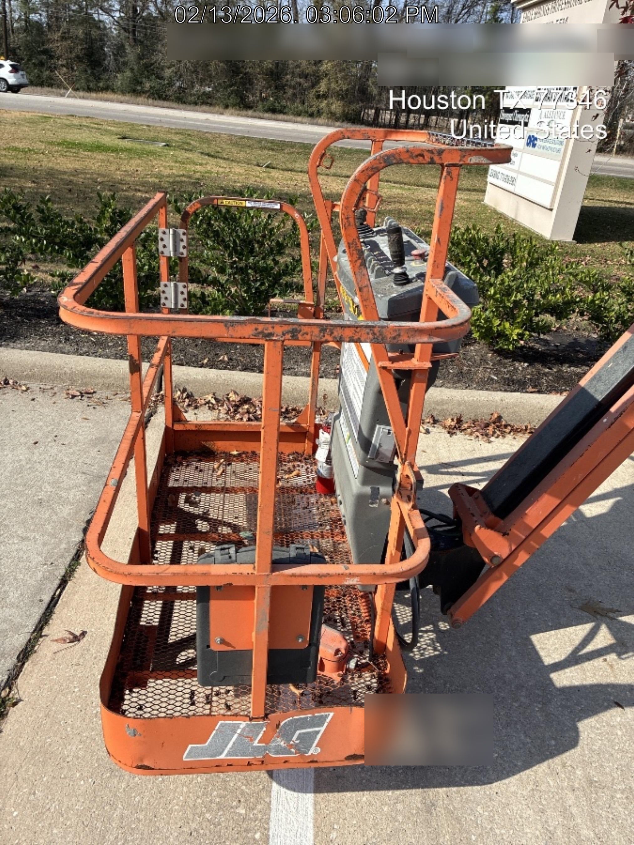 2016 JLG E450AJ