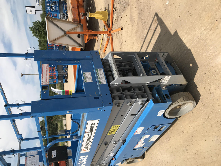 2019 Genie GS-2632 Folding rails with half height swing gate