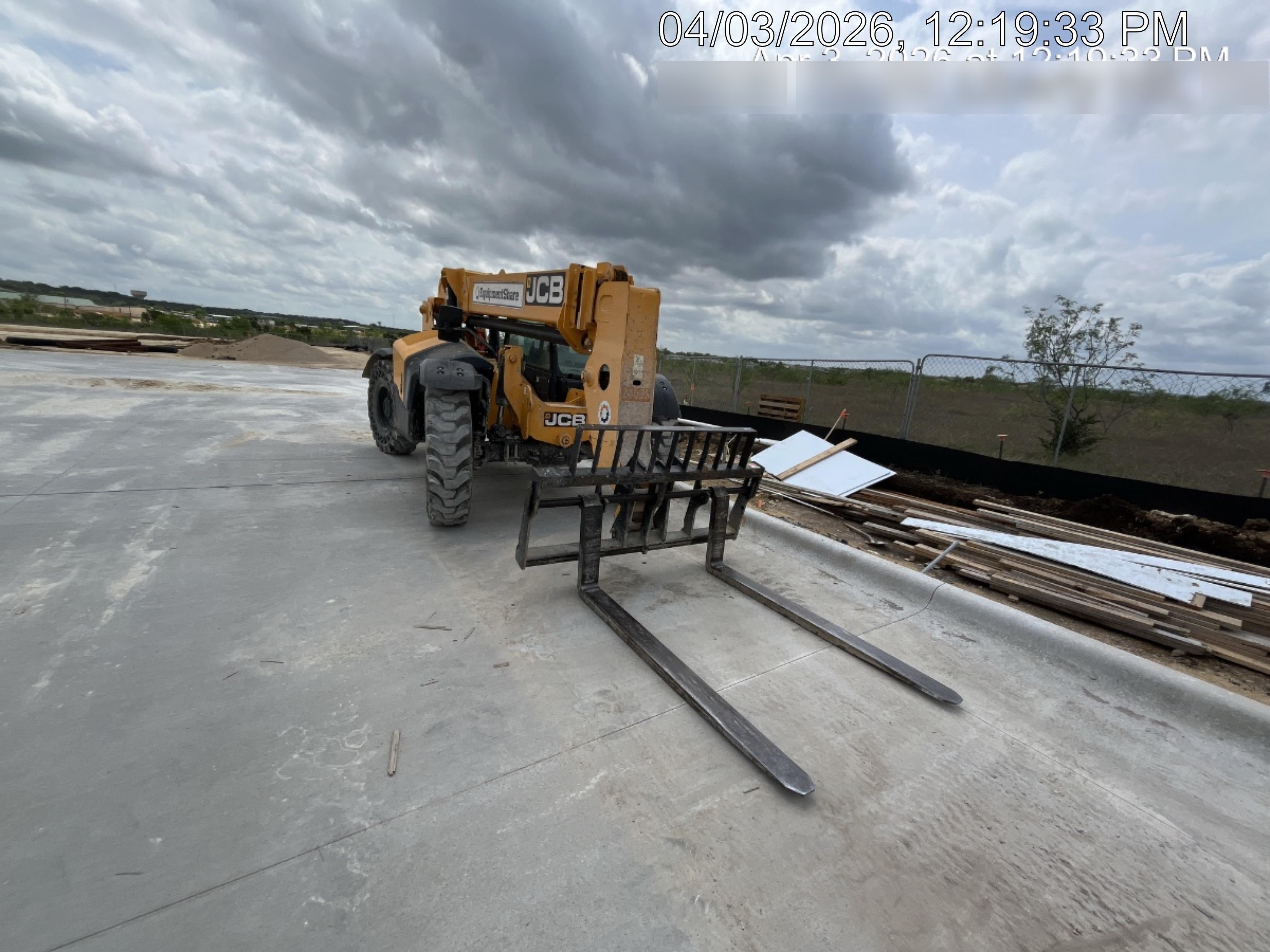2018 JCB 509-42 JCB 509-42 Enclosed Cab, 74 HP, Solid Tires, Worklights, Beacon, Aux Hydraulics, Lifting Eye