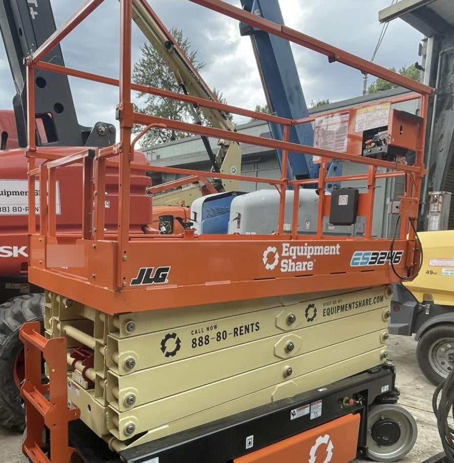 2022 JLG ES3246