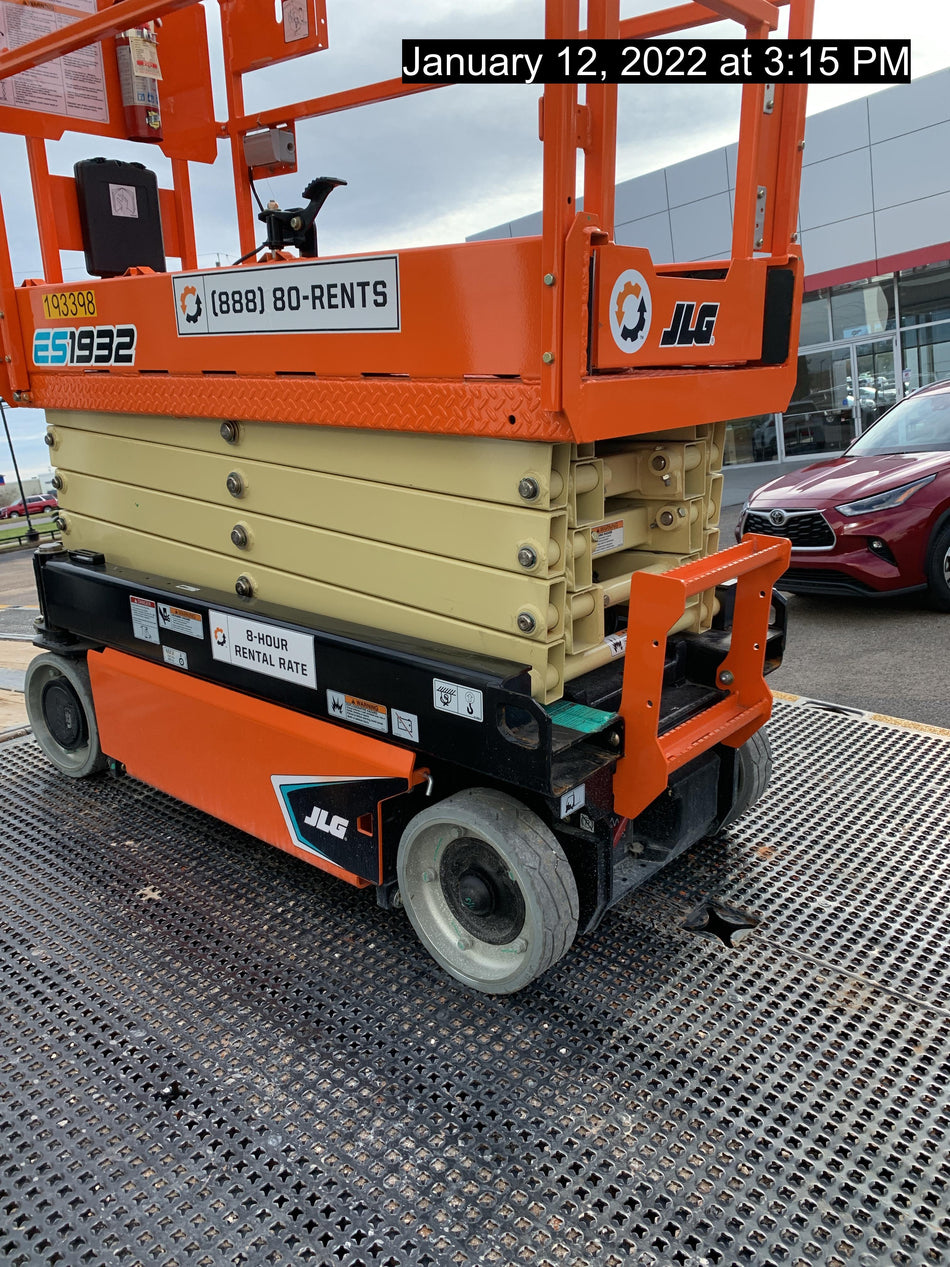 2021 JLG ES1932