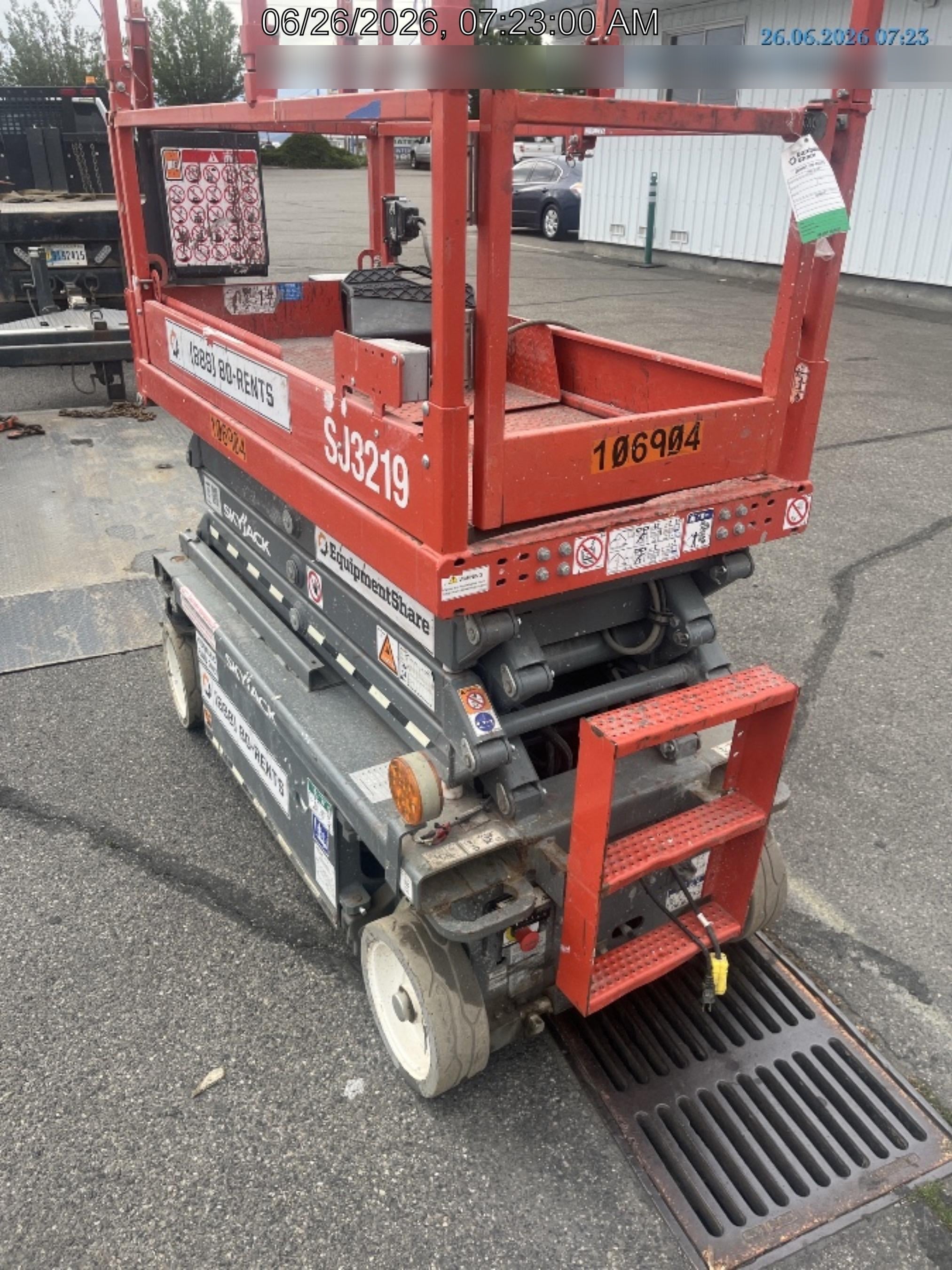 2020 Skyjack SJIII-3219 Solid NM Tires, Half height spring hinged entry gate, Dual Beacons, 800W Inverter