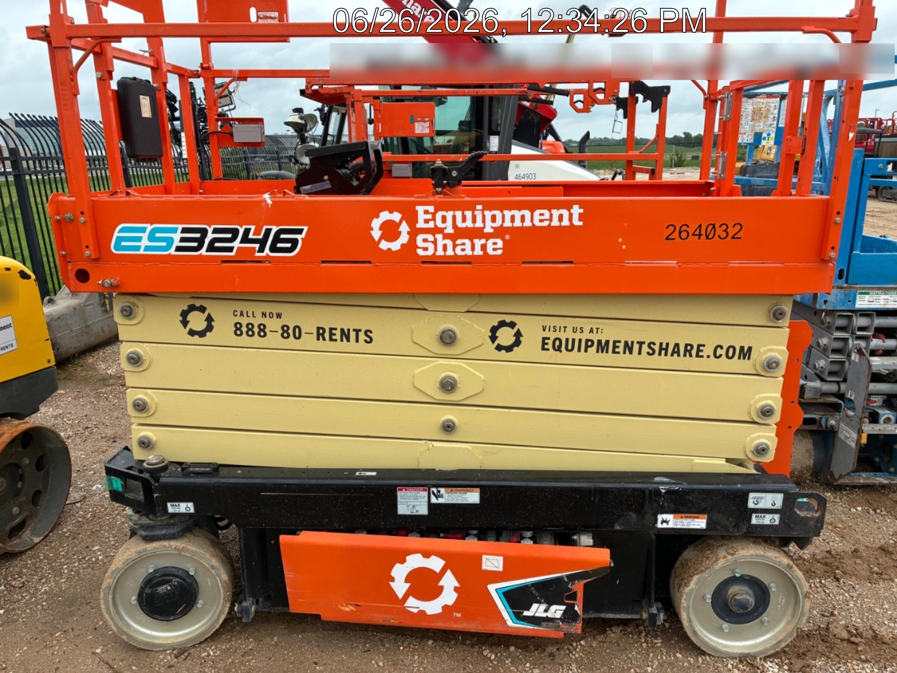 2022 JLG ES3246