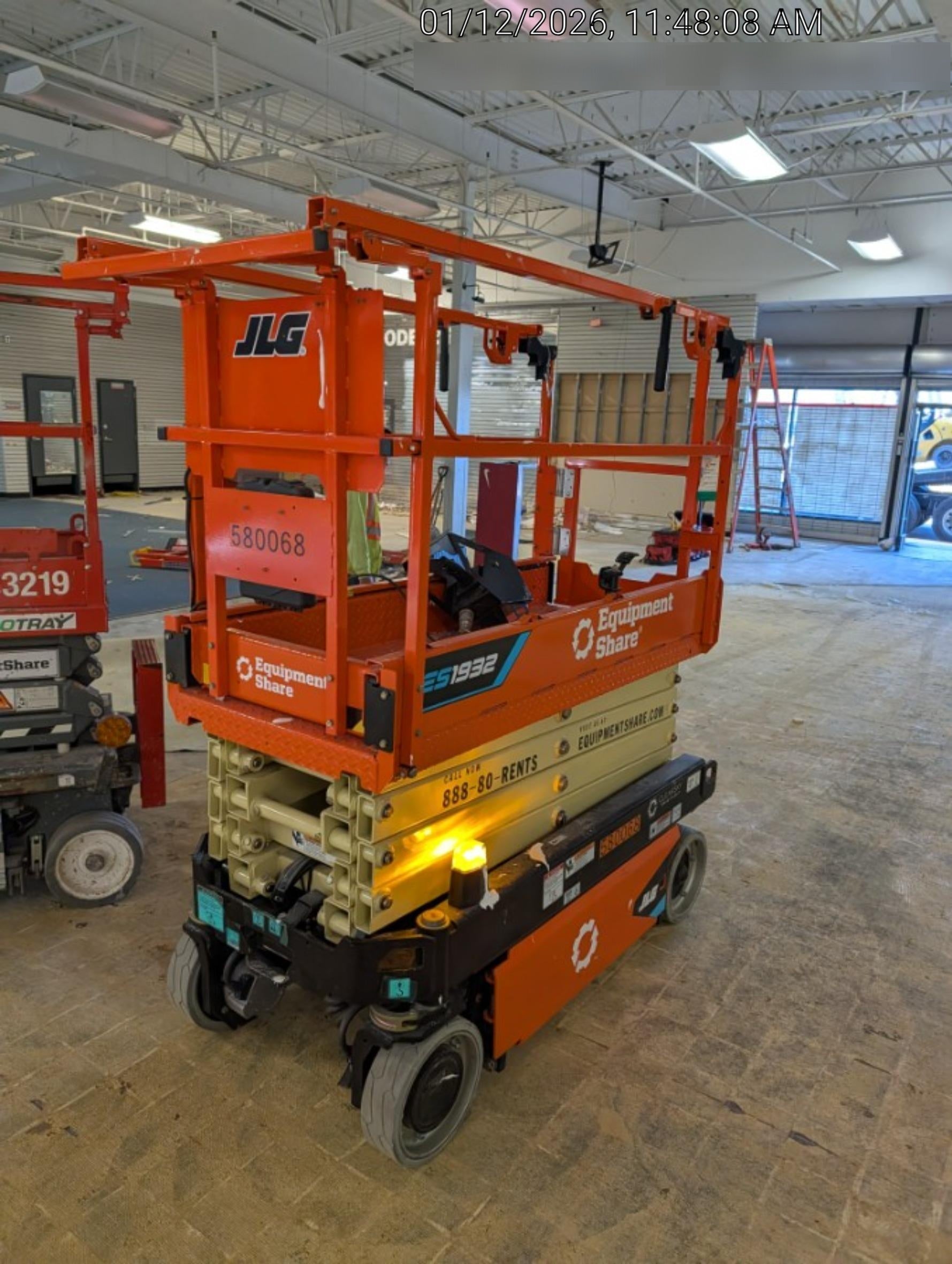 2025 JLG ES1932
