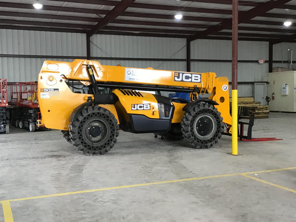 2019 JCB 509-42 JCB 509-42 Enclosed Cab, 74 HP, Solid Tires, Worklights, Beacon, Aux Hydraulics, Lifting Eye w/60" Carriage/60" Forks