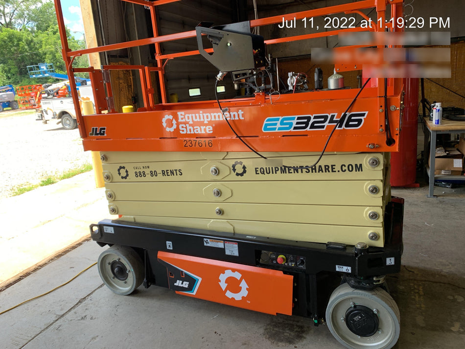 2022 JLG ES3246