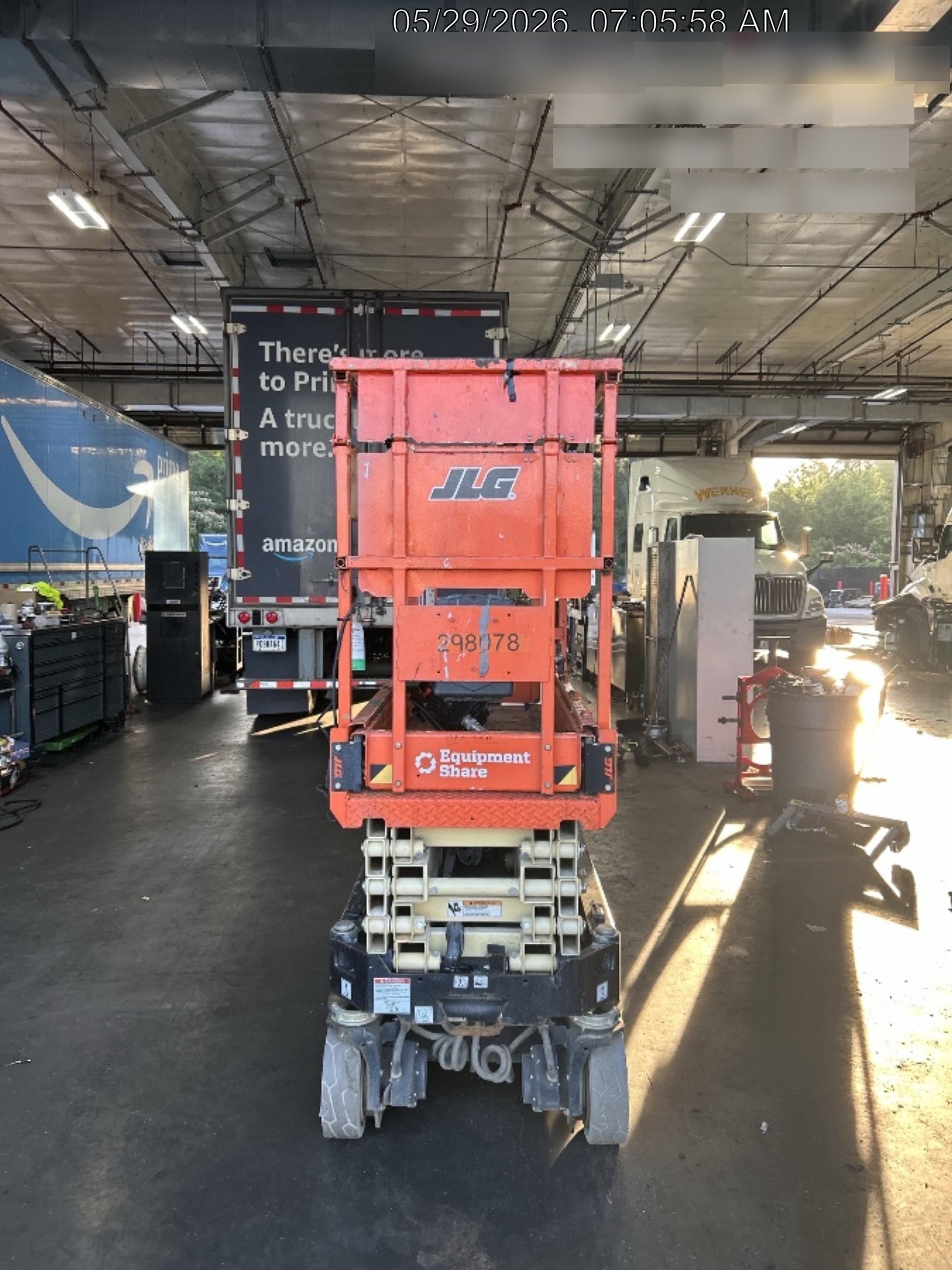 2023 JLG ES1932