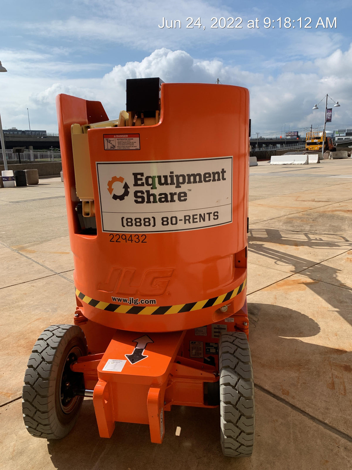 2022 JLG E300AJP