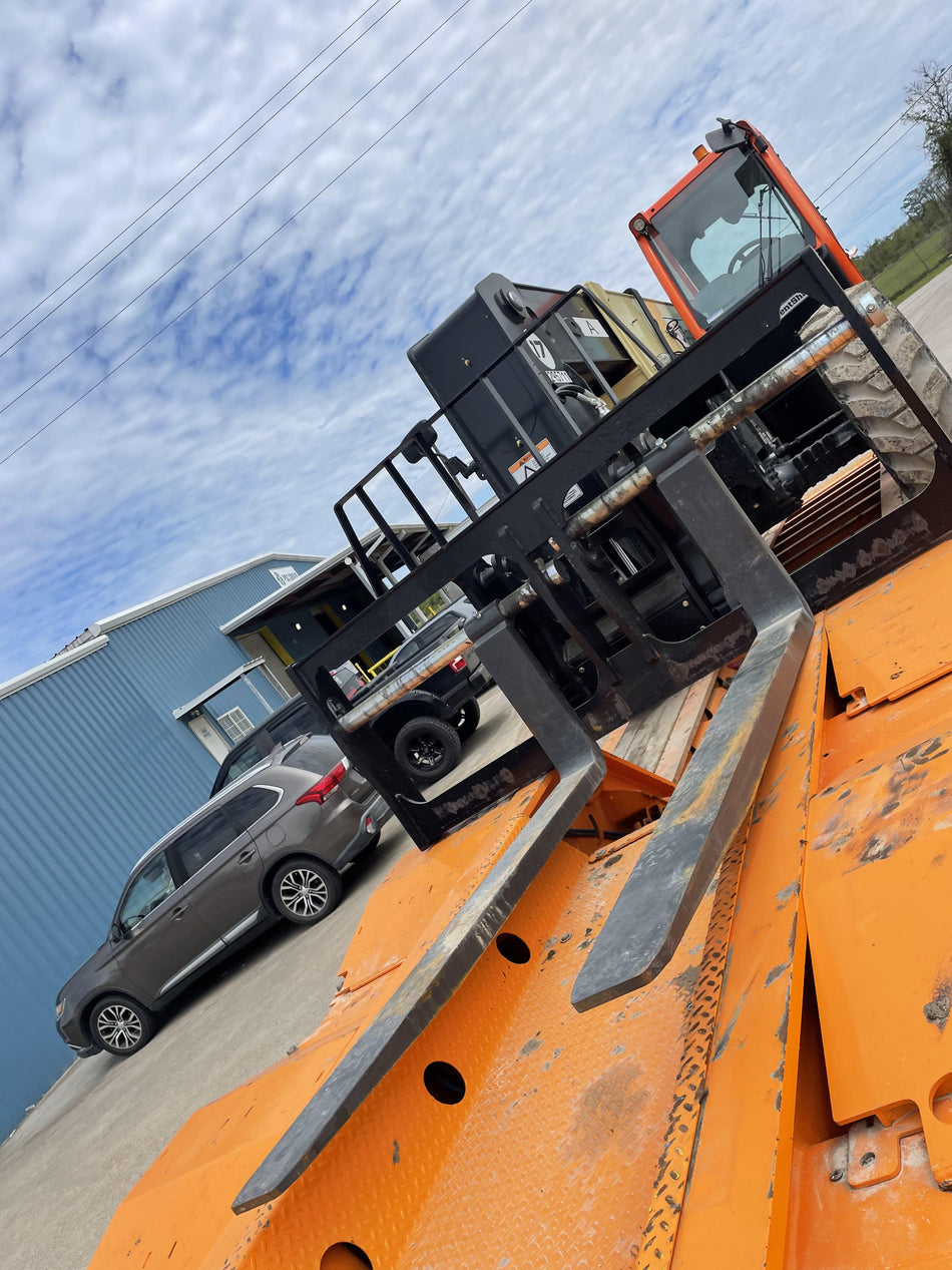 2023 JLG 1732