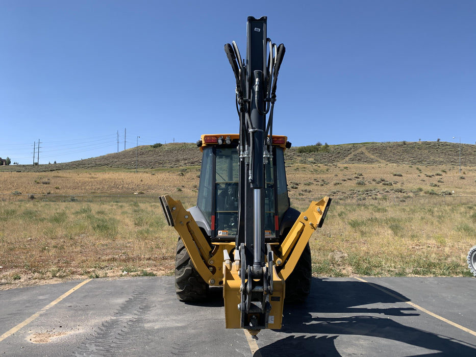 2019 John Deere 410L 4WD, CAB/HVAC, Standard Dipperstick, ISO Controls, Rear Aux Hydraulics, Manual QC w/1.5 Yd Bucket w/Forks, 24" Bucket