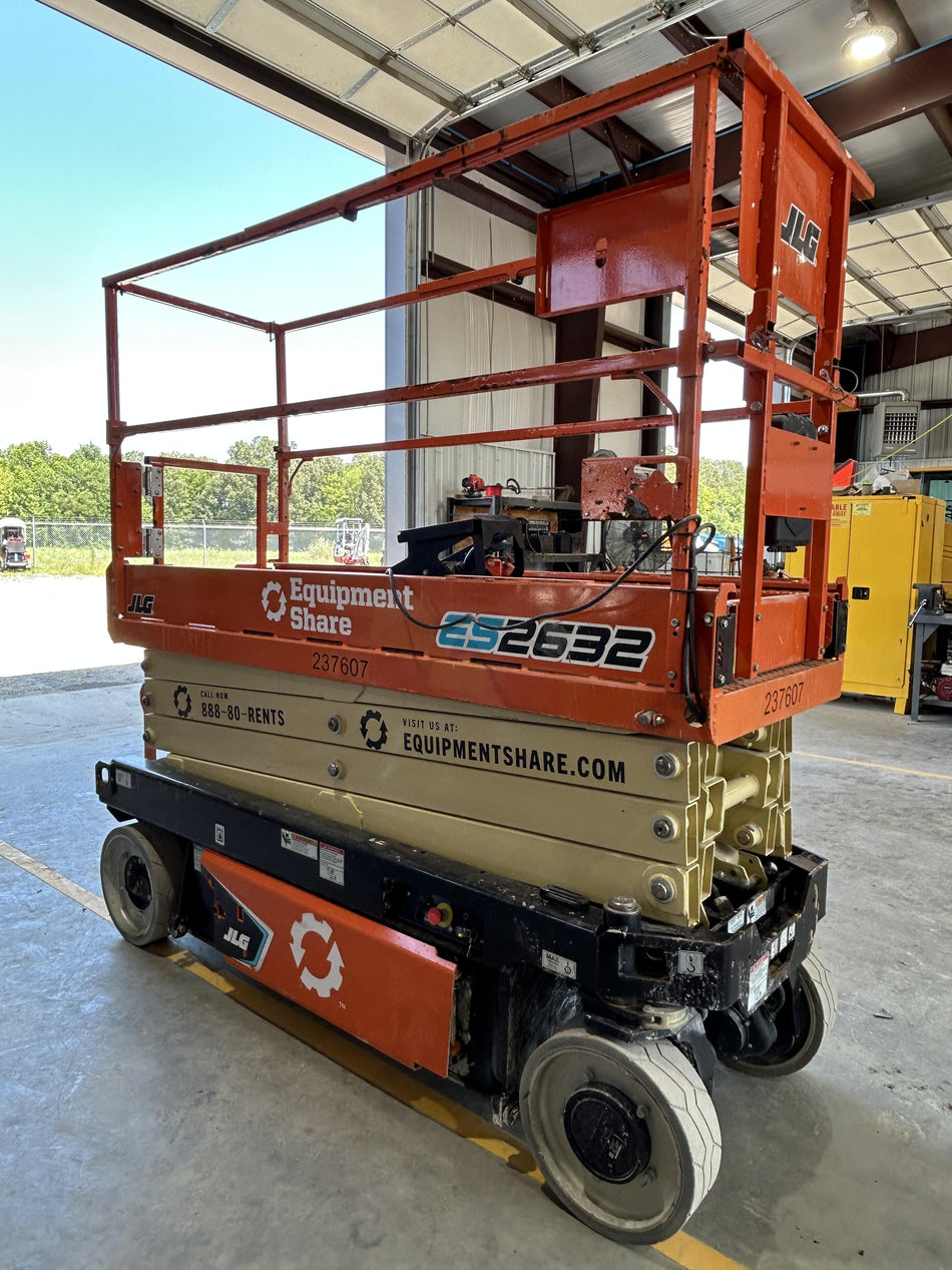 2022 JLG ES2632