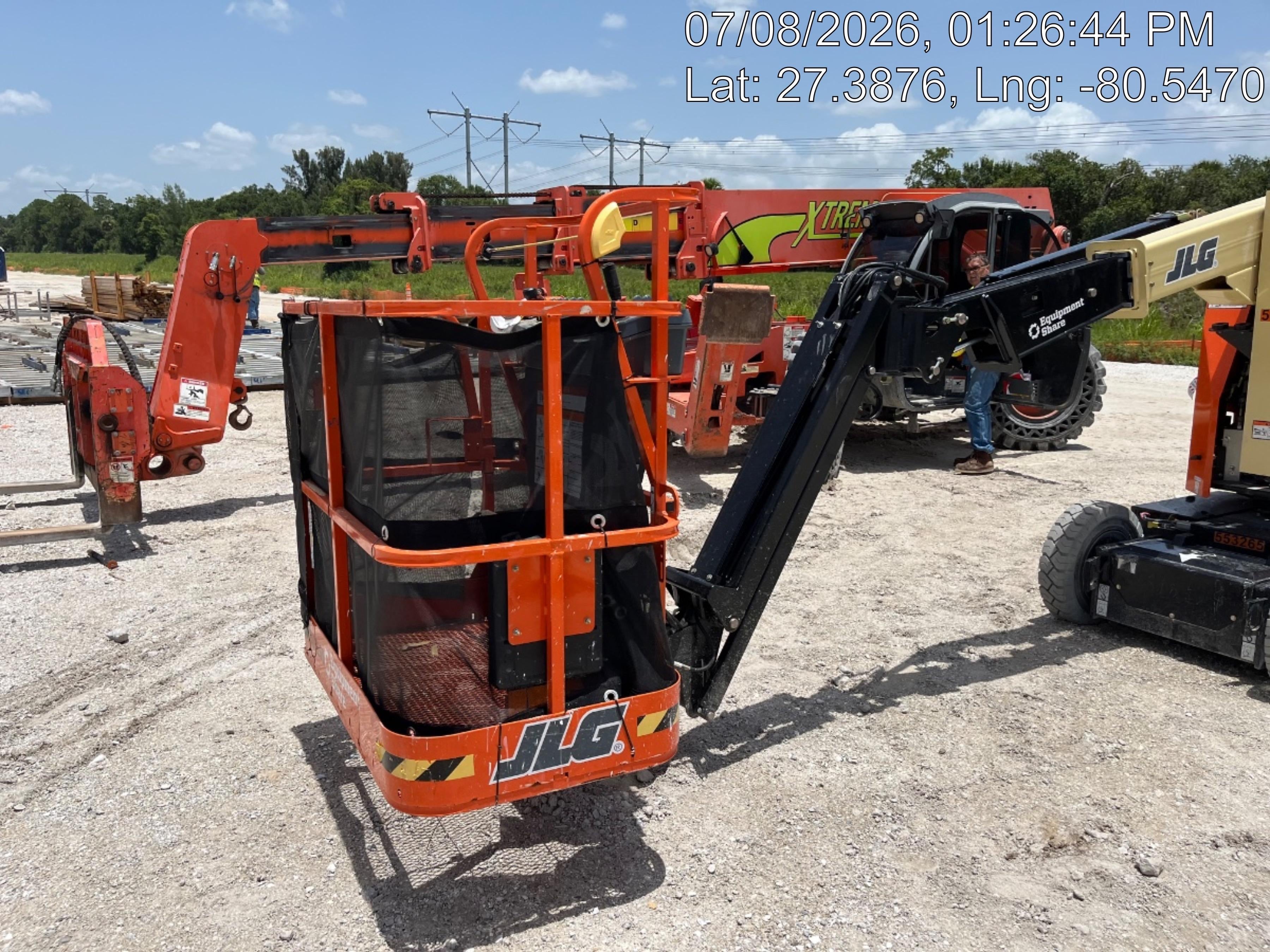 2025 JLG E300AJP