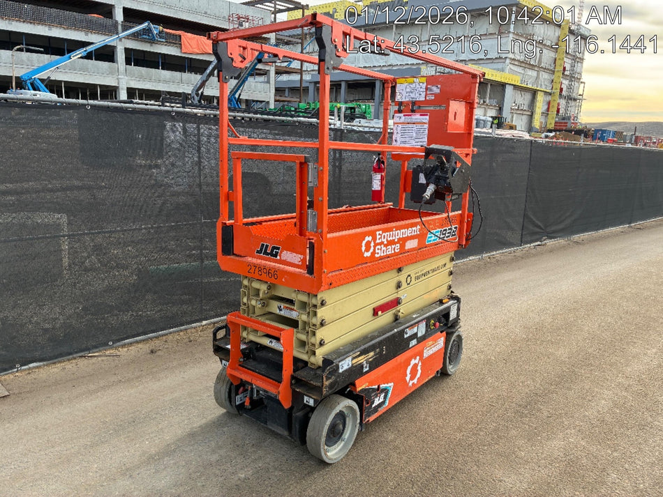 2022 JLG ES1932