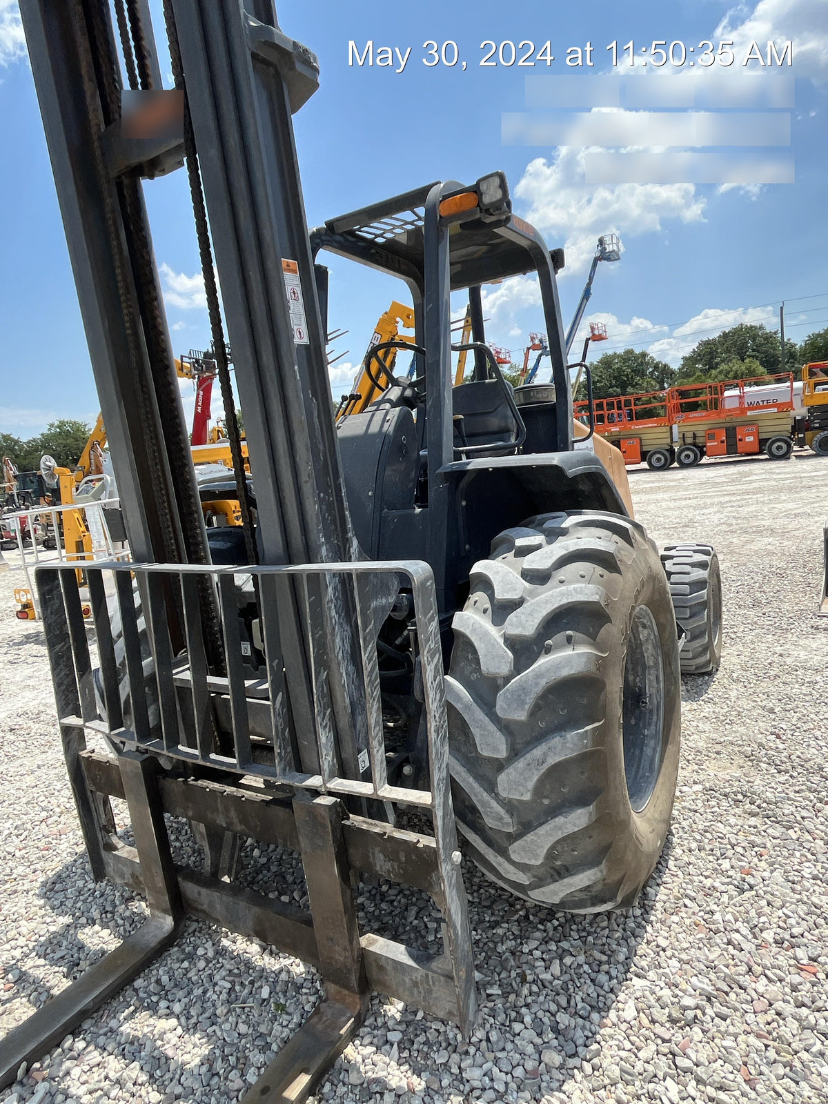 2022 CASE 586H