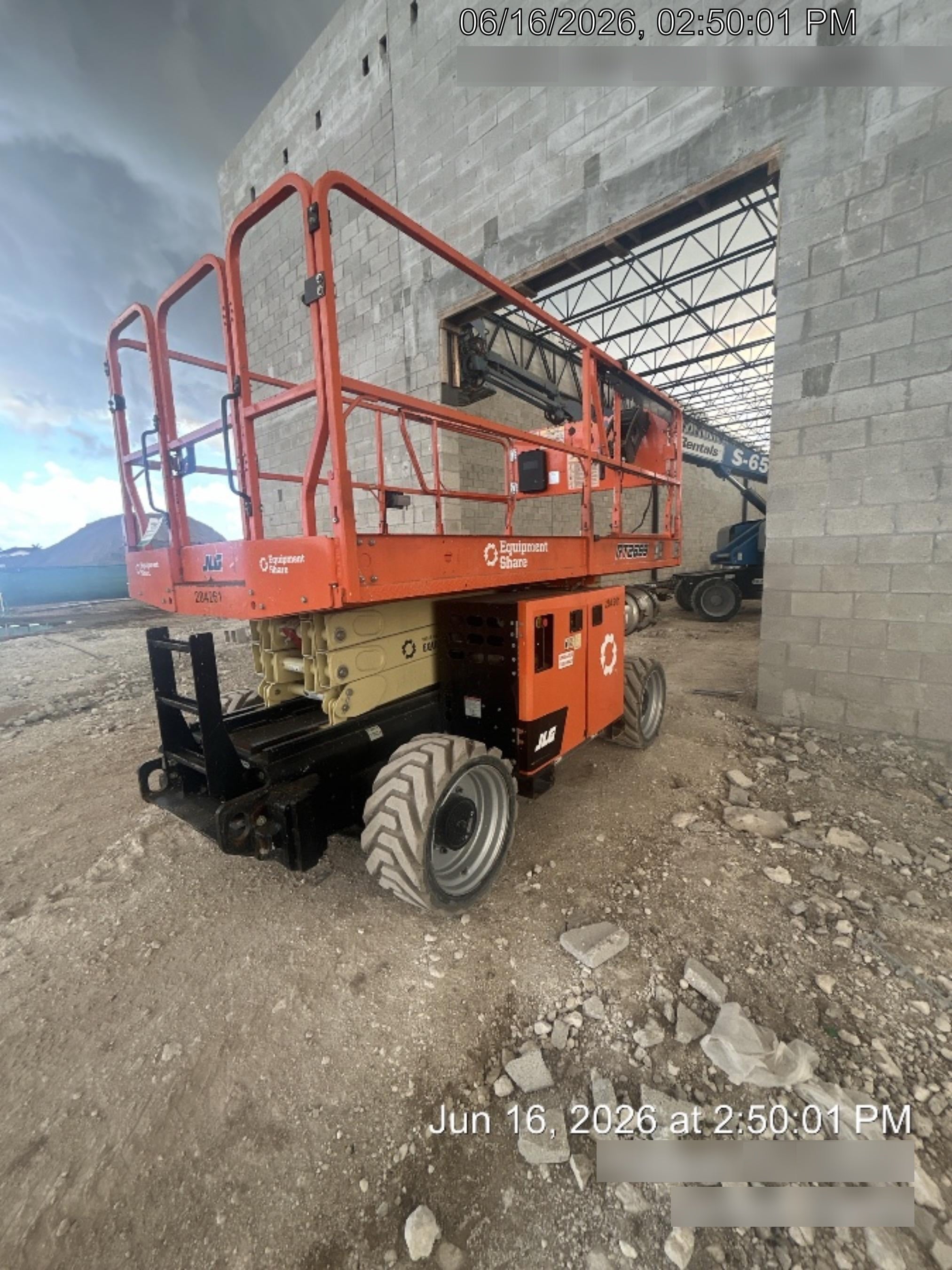 2022 JLG RT2669
