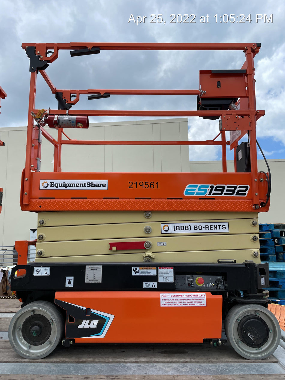 2022 JLG ES1932