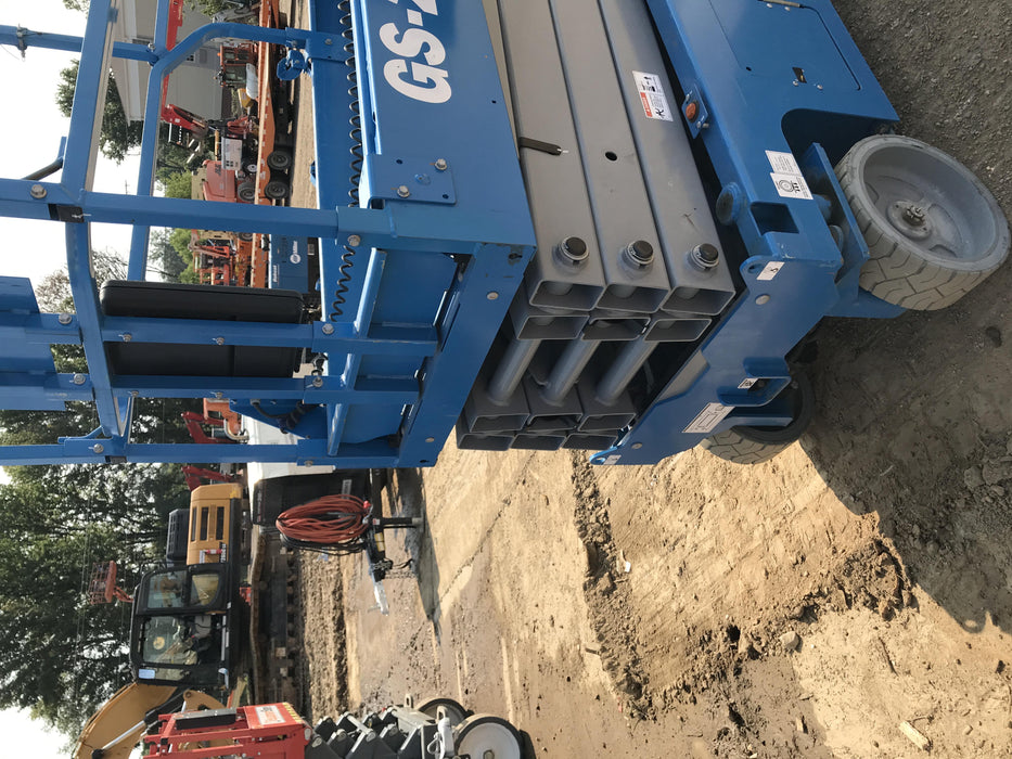 2019 Genie GS-2632 Folding rails with half height swing gate