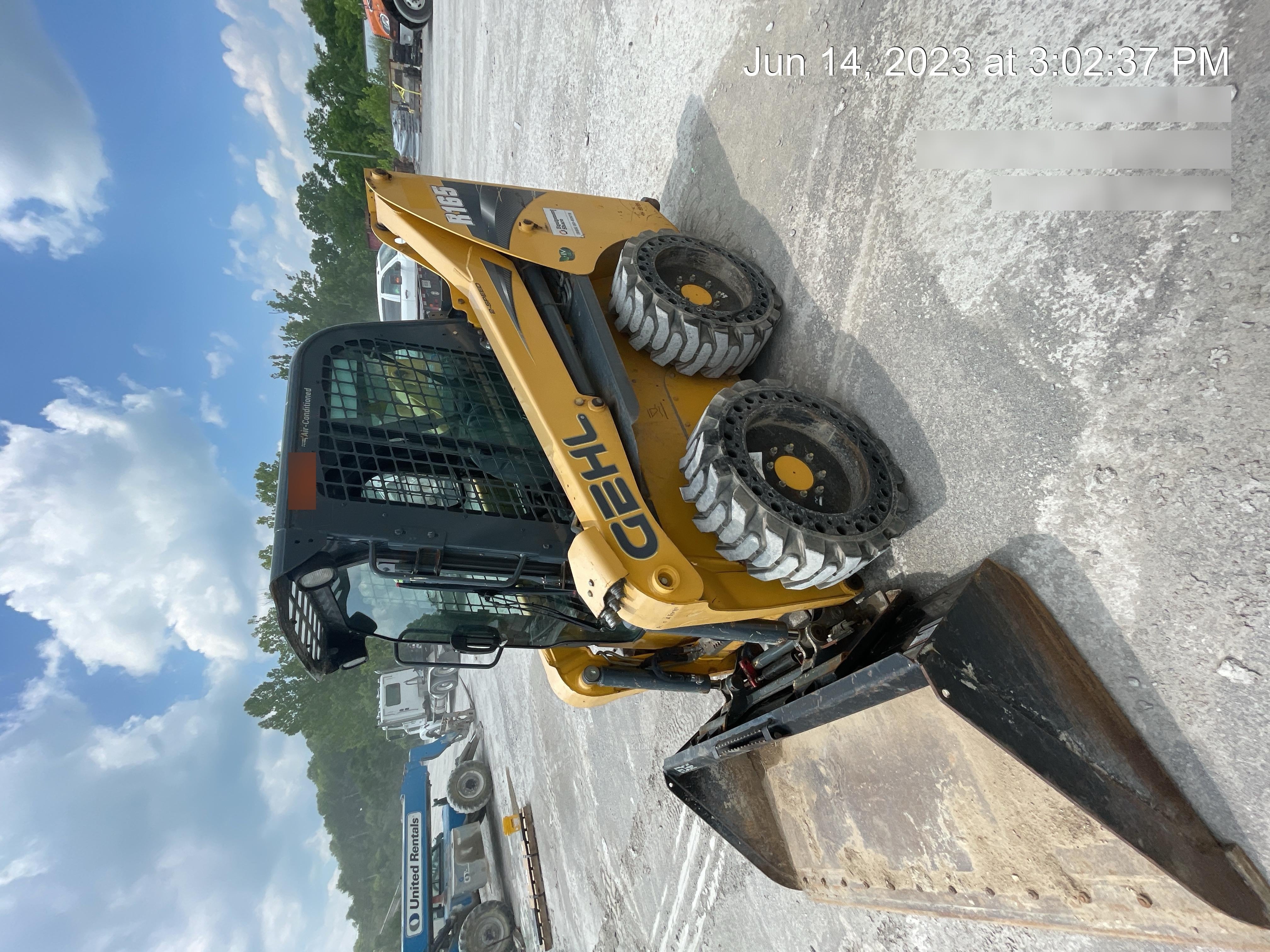 2016 GEHL R165