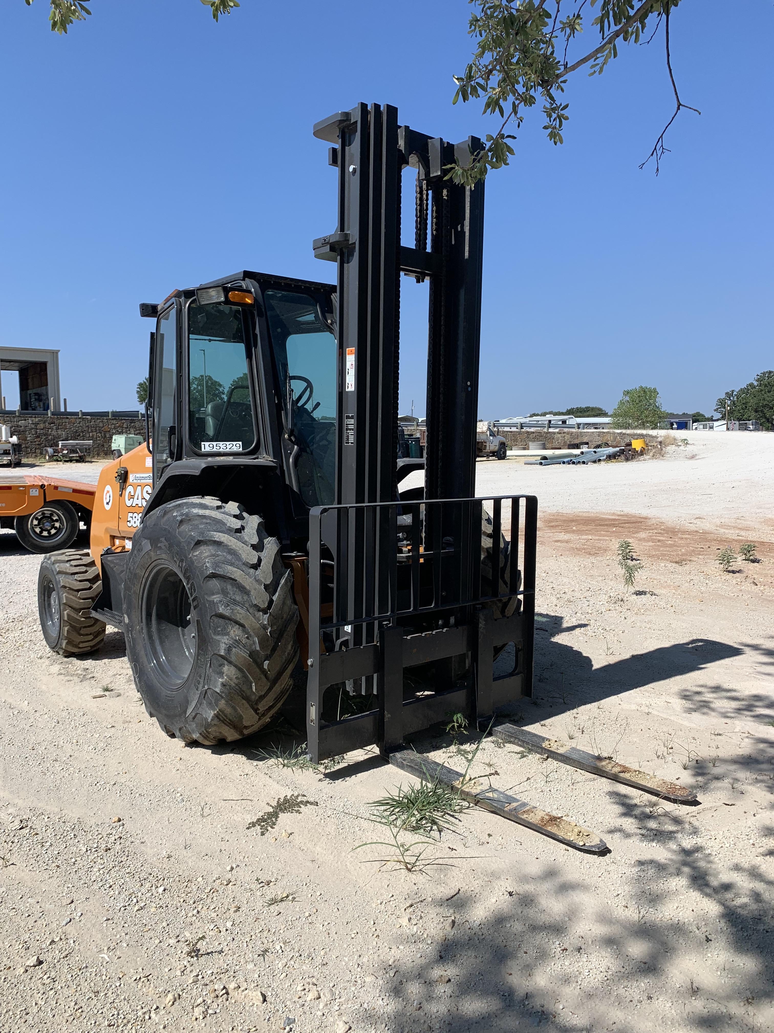 2021 CASE 588H