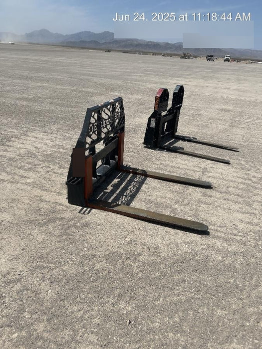 2021 TAKEUCHI 48" Pallet Forks - Takeuchi