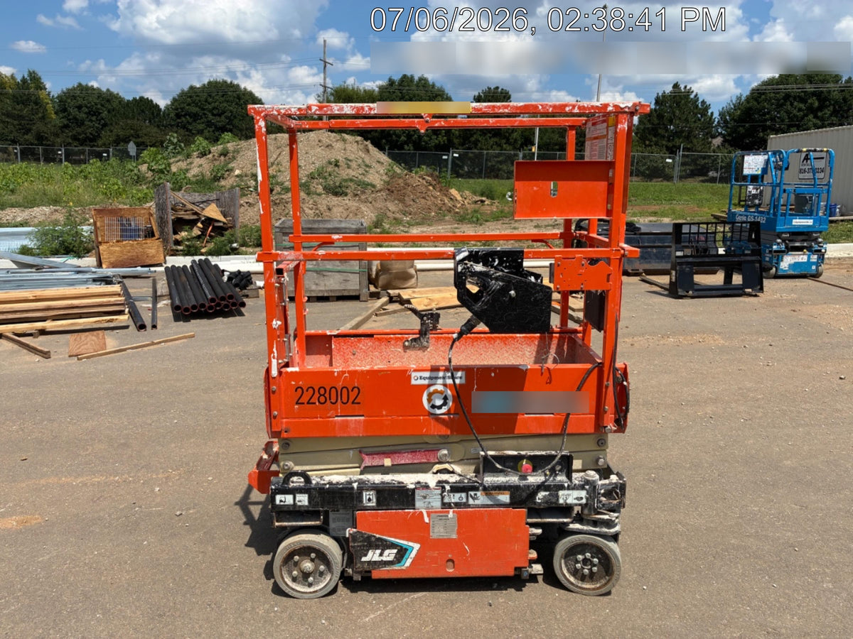2022 JLG ES1330L