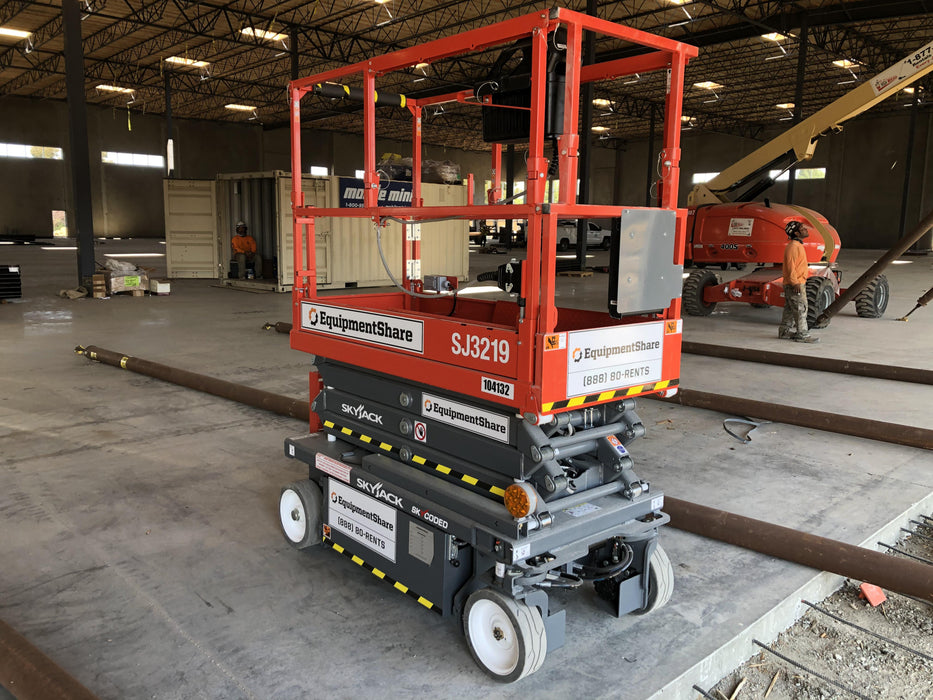 2020 Skyjack SJIII-3219 Solid NM Tires, Half height spring hinged entry gate, Dual Beacons, 800W Inverter