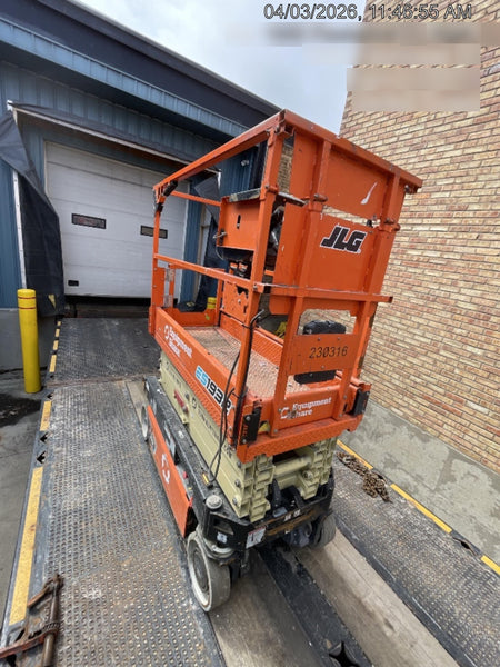 2022 JLG ES1932
