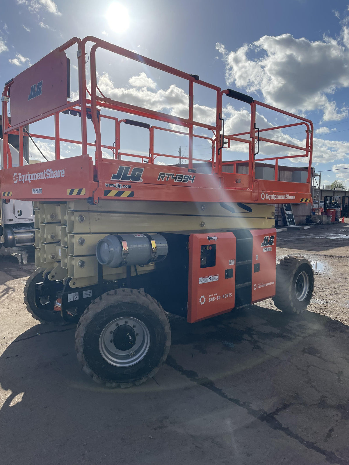 2022 JLG RT4394