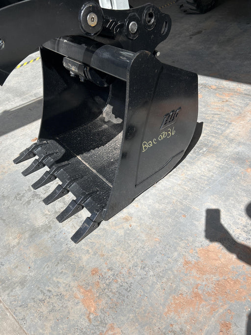 2025 TAKEUCHI 36" Bucket - Takeuchi