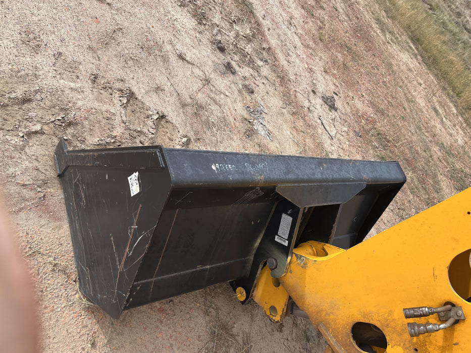 2016 SKYTRAK 70" Bucket, Telehandler 6k-7k