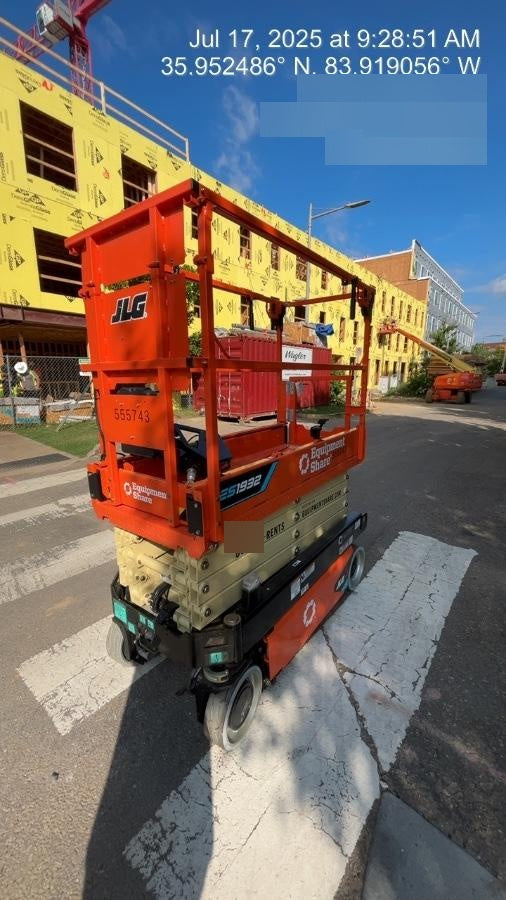 2025 JLG ES1932