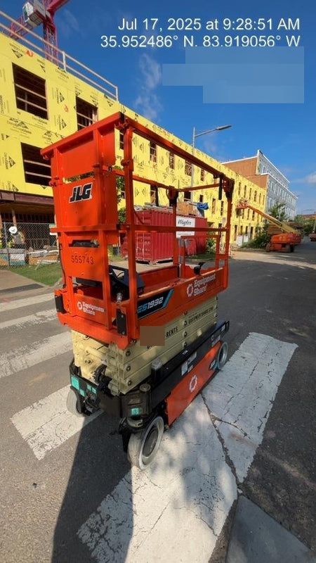 2025 JLG ES1932