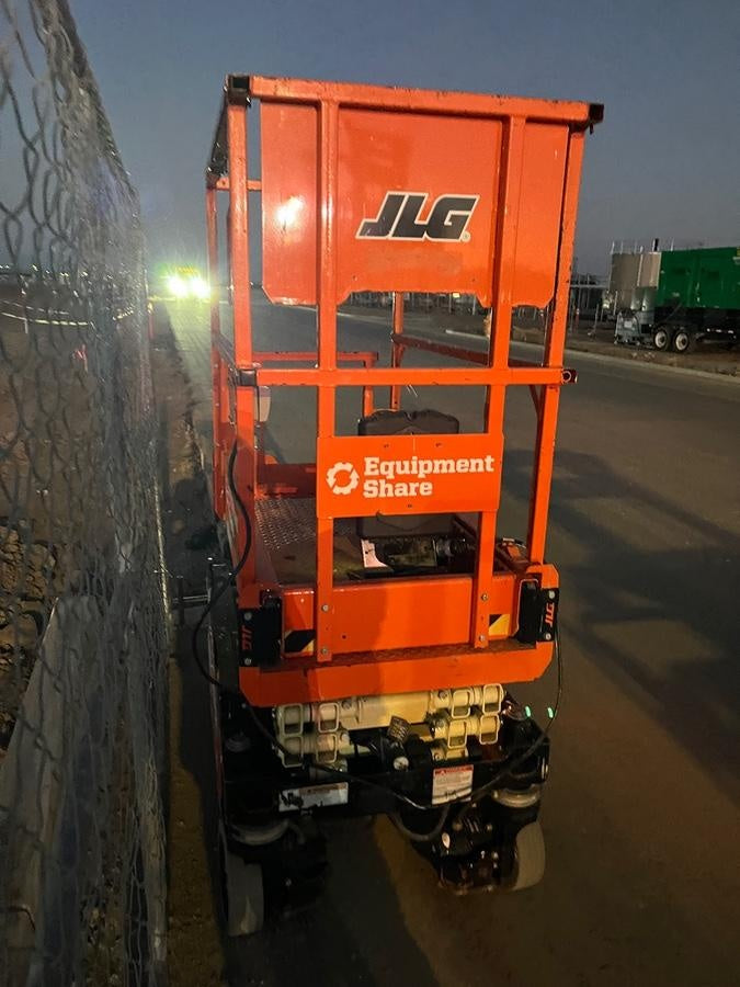 2022 JLG ES1330L