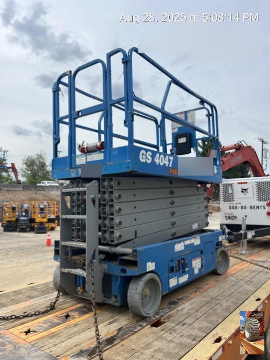 2019 Genie GS-4047 Folding rails with half height swing gate