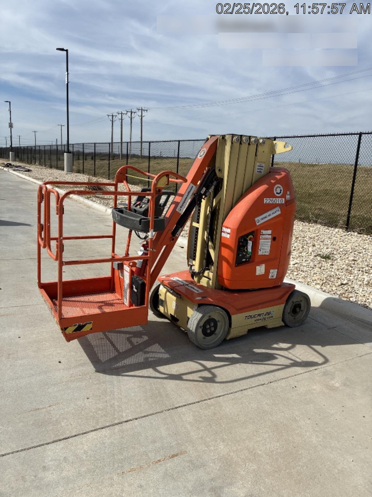 2022 JLG 26E