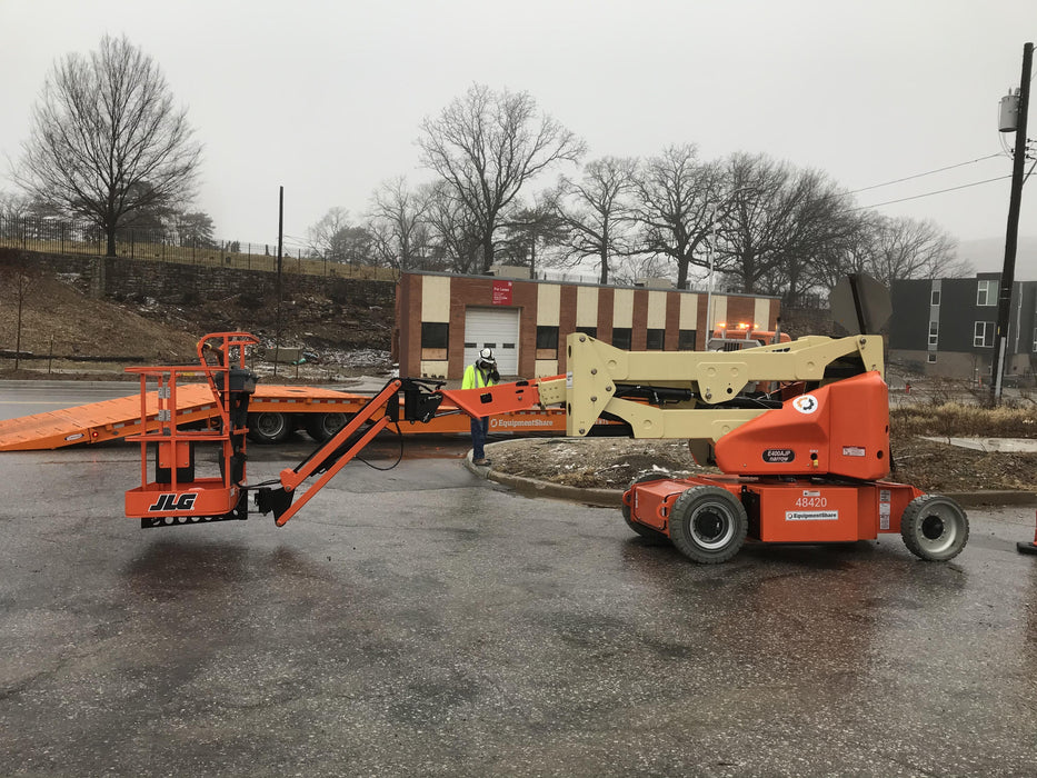 2019 JLG E400AJPN
