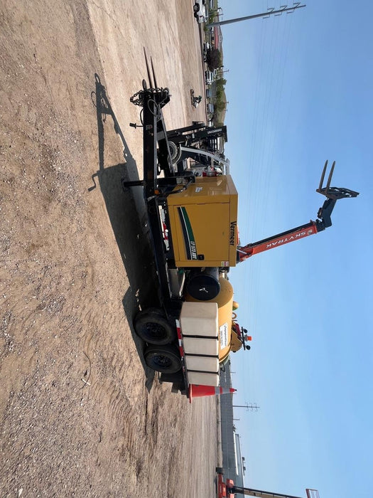 2021 Vac-Tron LP573XDT 500 Gallon Debris Tank w/ Hydraulic Tilt, two (2) 100 Gallon Water Tanks, Low Profile Torsion Axles (12,000 GVWR)