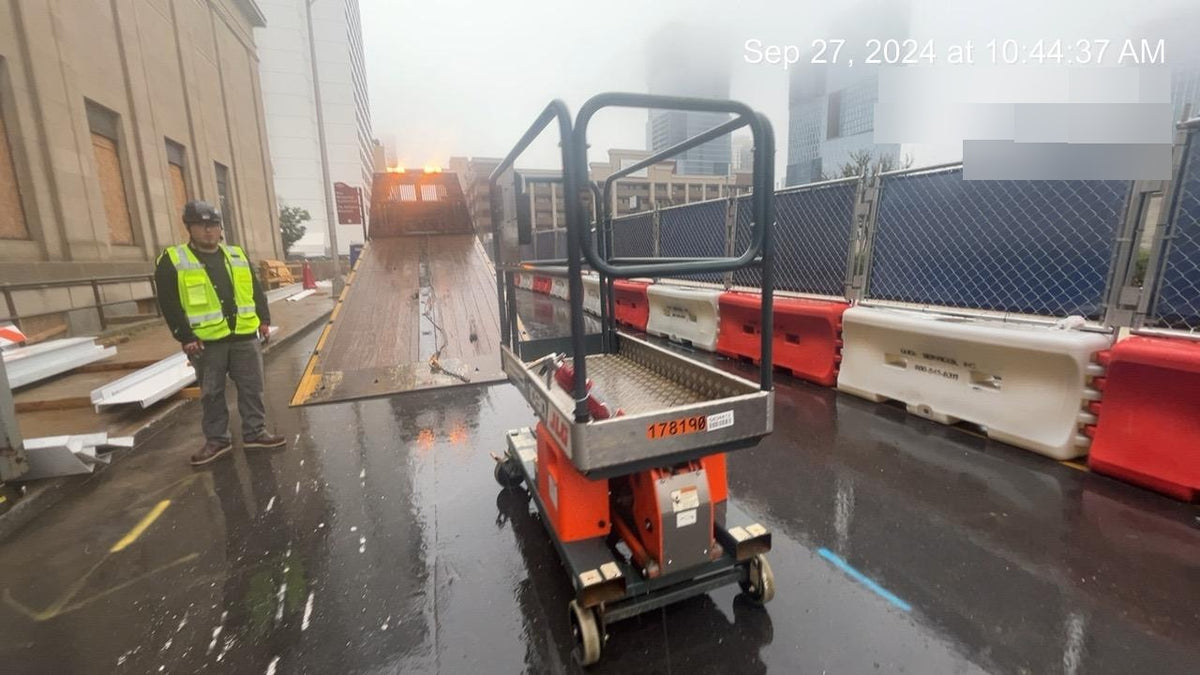 2021 JLG 1030P
