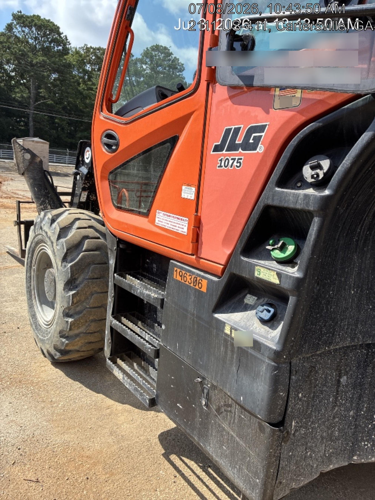 2021 JLG 1075
