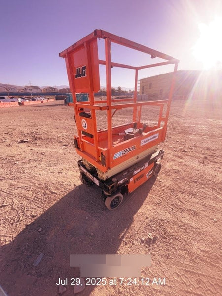 2021 JLG ES1330L