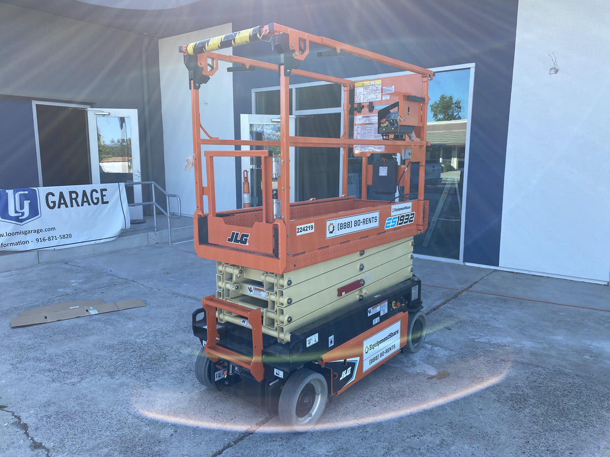 2022 JLG ES1932