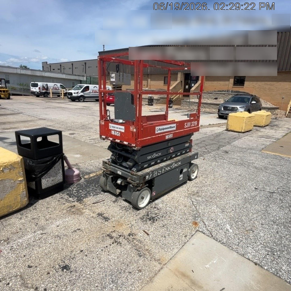 2018 Skyjack SJIII-3219 Skyjack SJIII3219 Scissor Lift w/Trojan Batteries