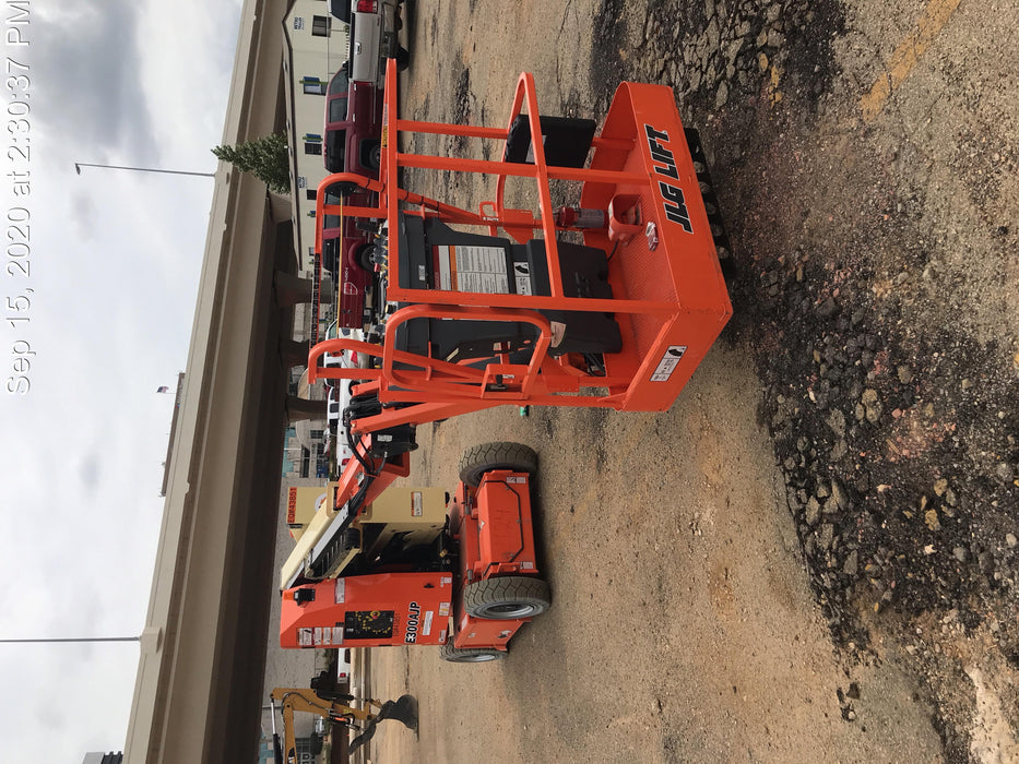 2019 JLG E300AJP