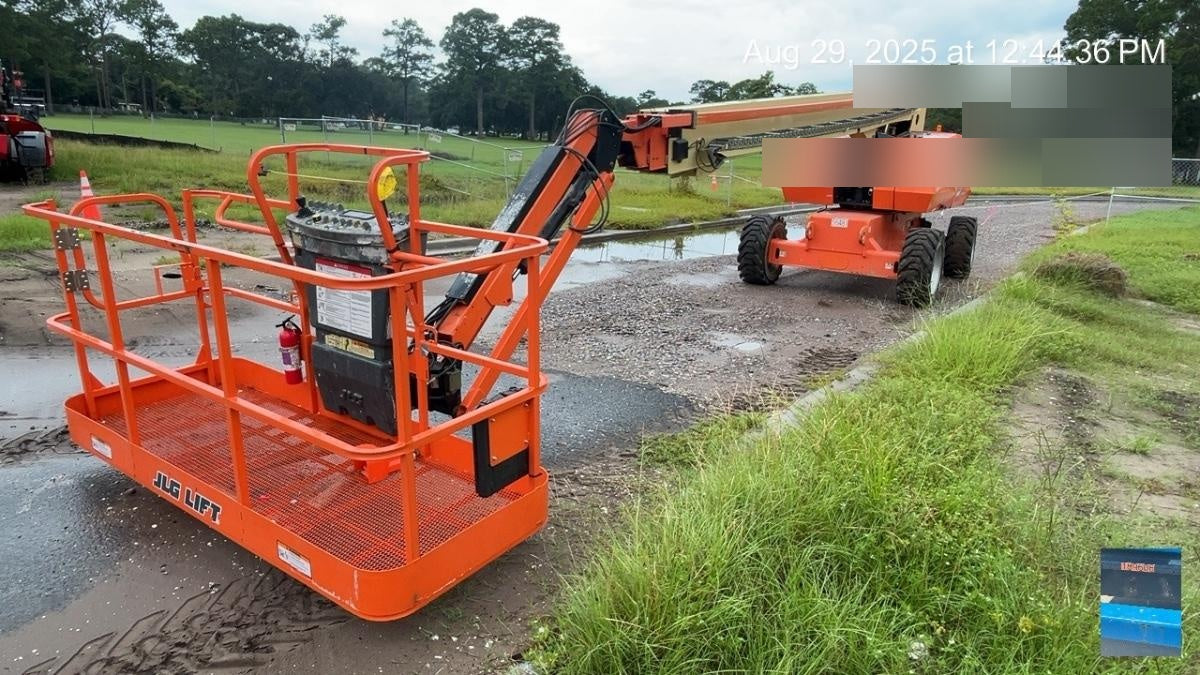 2020 JLG 860SJ Deutz Diesel Engine, FF Tires, Rotating Beacon, Panel Cradle Package