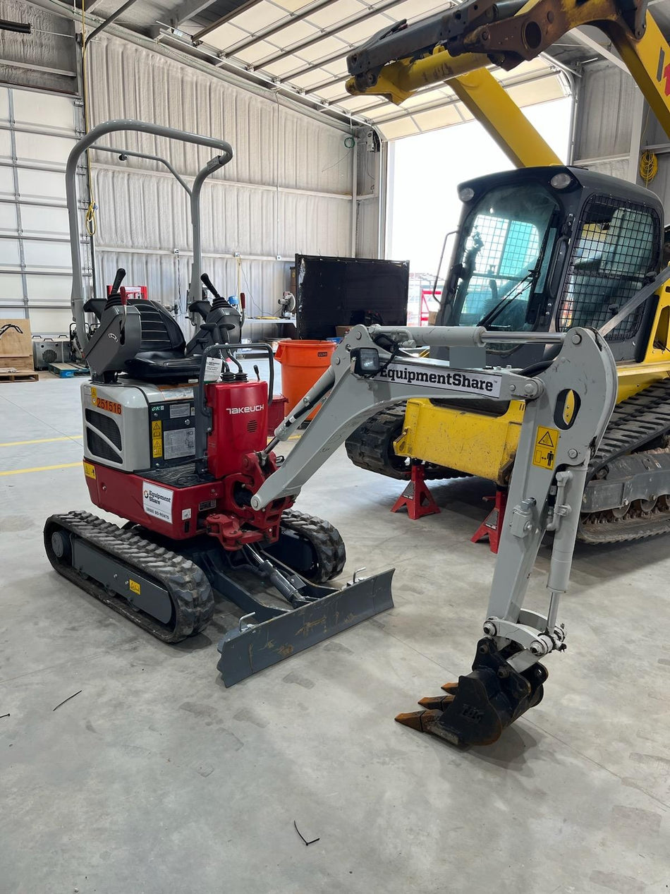 2022 TAKEUCHI TB210R