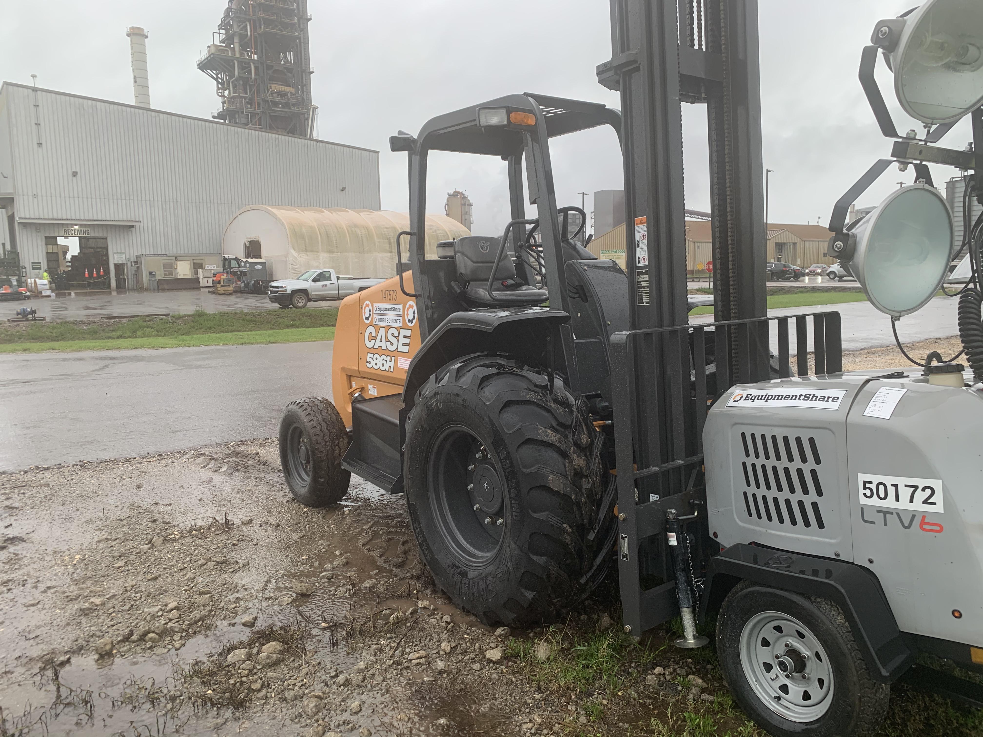 2021 CASE 586H