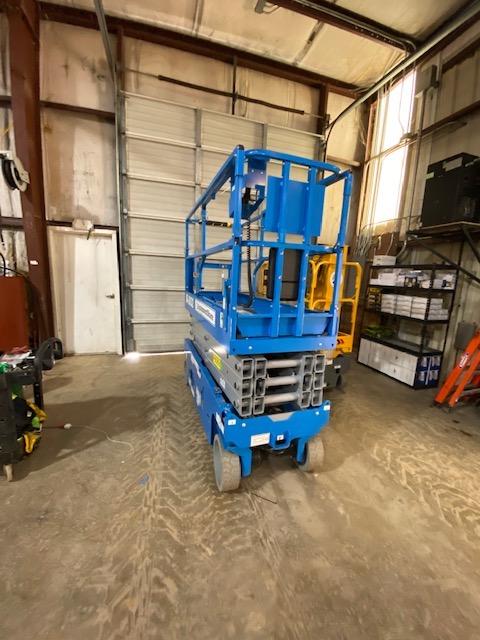 2019 Genie GS-2632 Folding rails with half height swing gate